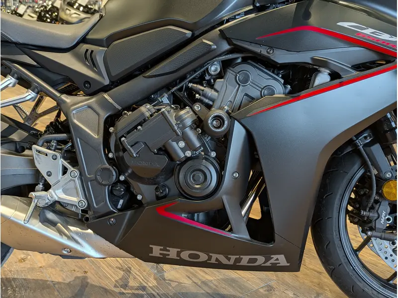 2024 Honda CBR650R // Matte Gunpowder Black Metallic thumbnail 6