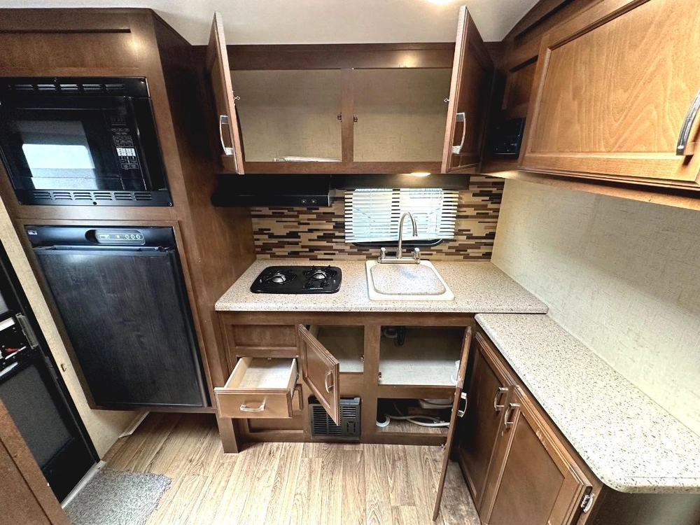 2018 Venture Rv Sonic Lite 167vms alt