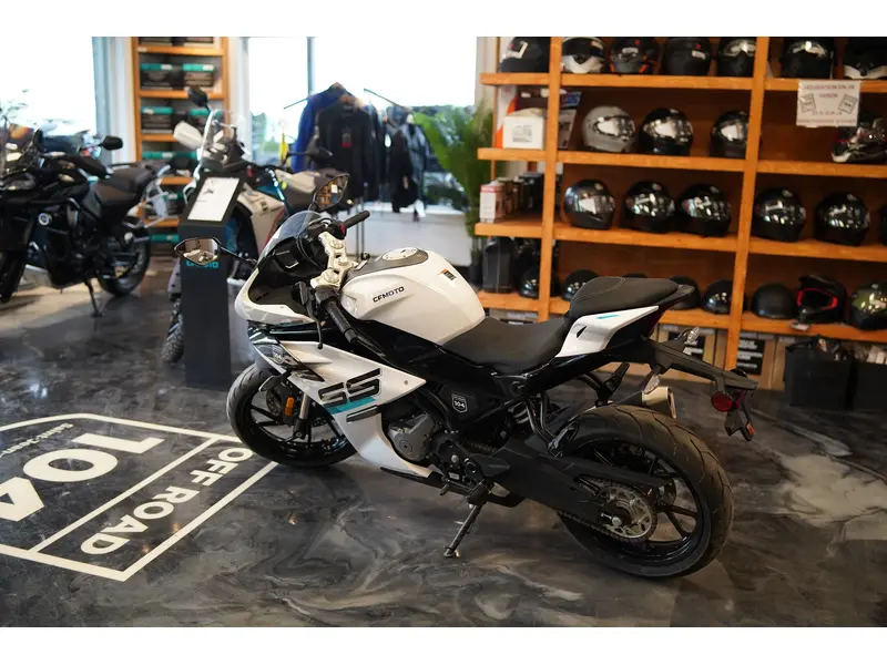 2024 CFMOTO 300 SS thumbnail 12