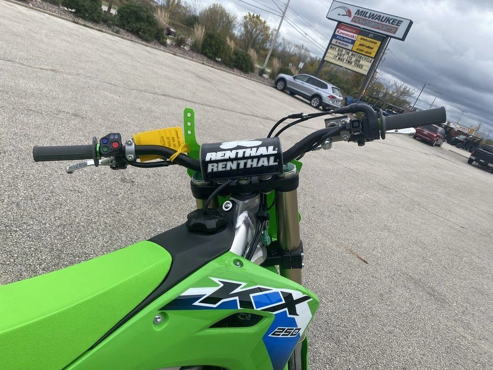 2026 Kawasaki Kx™250 alt