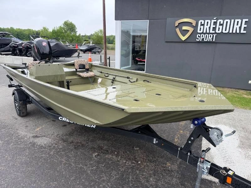 Crestliner 2070 Retriever Side 2026 alt
