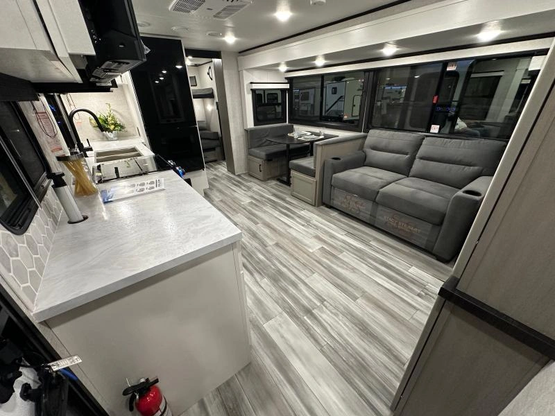 2027 Jayco Jay Feather 29qbh alt