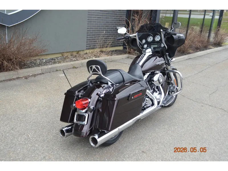 2011 Harley-Davidson FLHX thumbnail 3