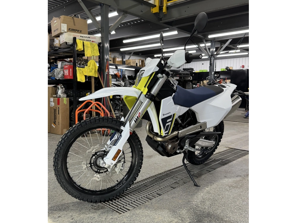 Husqvarna 701 Enduro 2027 alt