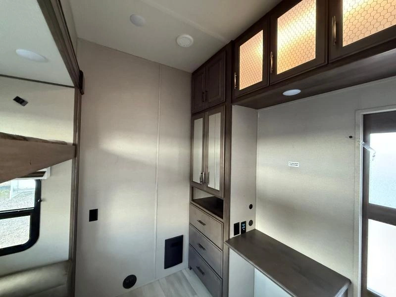 Grand Design Solitude 378mbs 2022 alt