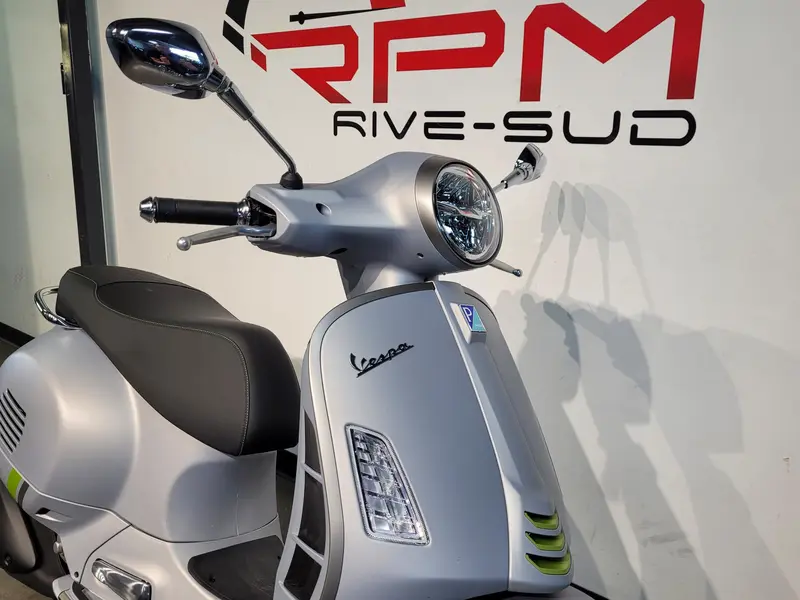 2024 VESPA GTS 300 SUPER TECH *2.99% / 60 mois💳