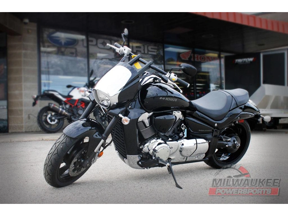 2025 Suzuki Boulevard M109r alt