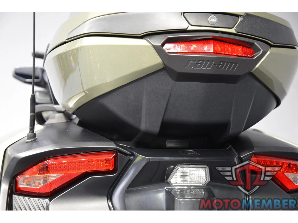 2021 Can-am Spyder Rt Sea-to-sky alt