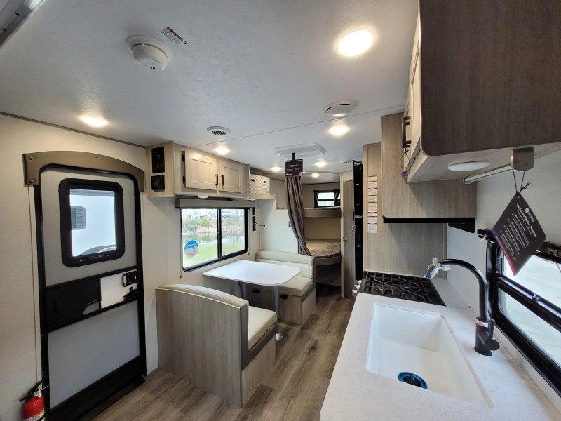 Coachmen Catalina 211bh 2026 alt
