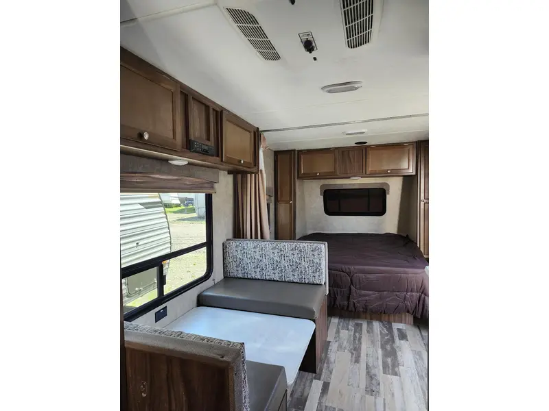 2019 Coachmen VICKING 21 BH thumbnail 3
