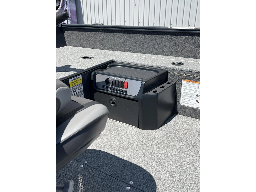 2026 Lund Boat Co 1650 Angler Tiller alt