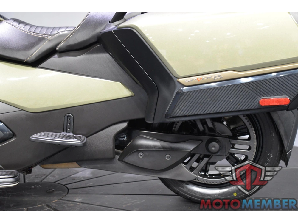 2021 Can-am Spyder Rt Sea-to-sky alt