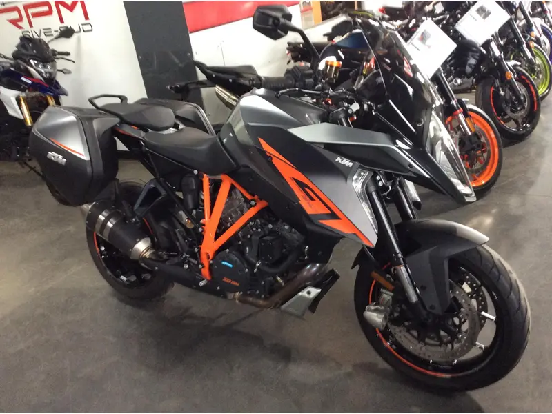 2016 KTM SUPERDUKE1290GT thumbnail 2