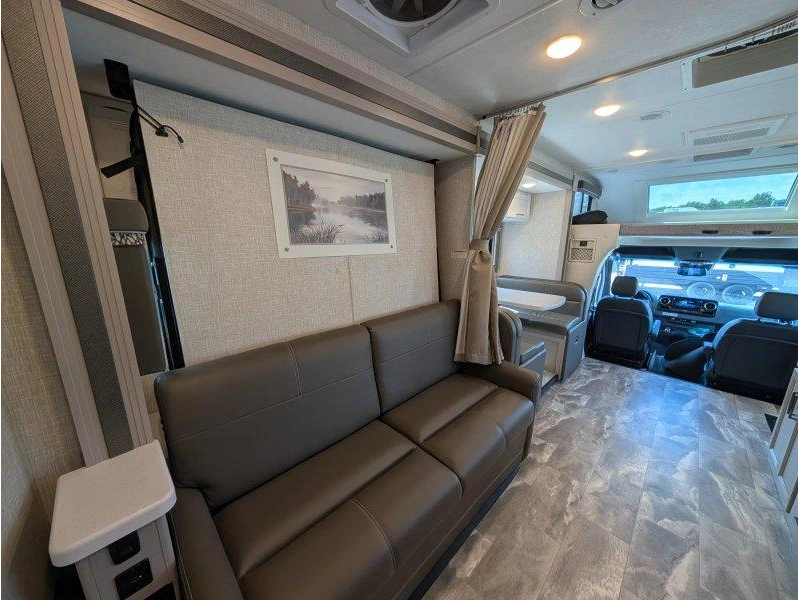 Thor Motor Coach Echelon Mb24 2024 alt