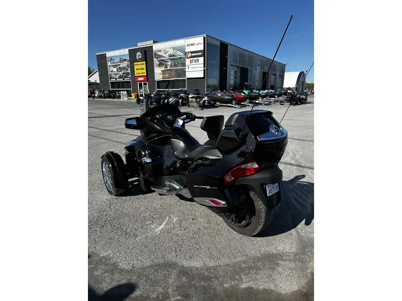 2014 Can-Am RT Limited thumbnail 3