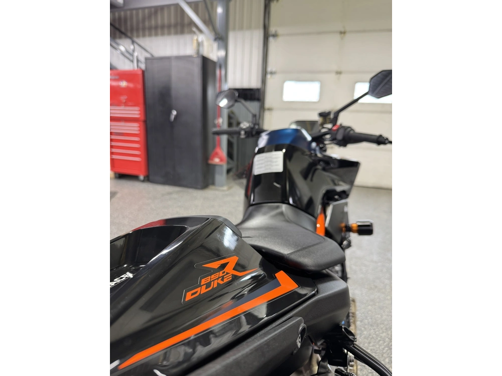 Ktm Duke 890 R 2022 alt