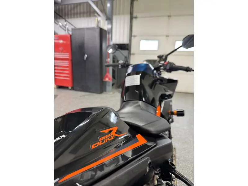 2022 KTM DUKE 890 R