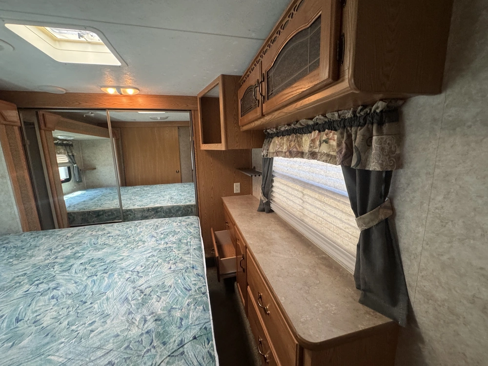 2006 Keystone Rv Montana 329rlt alt