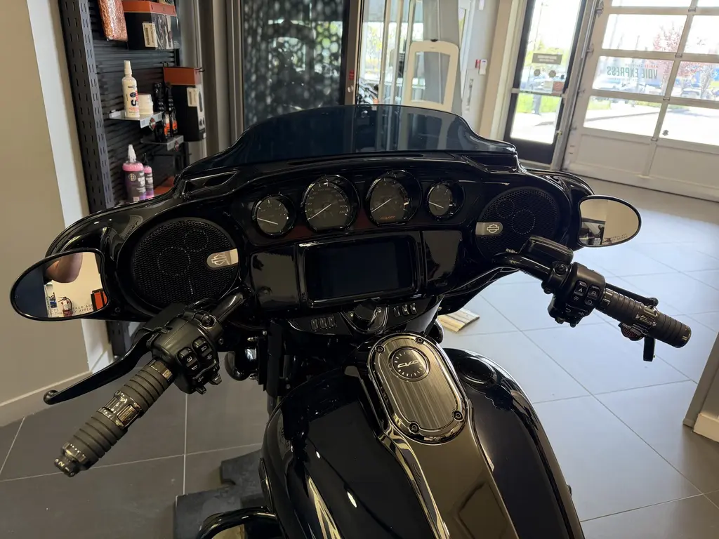 2022 Harley-Davidson CVO Street Glide FLHXSEFLHXSE