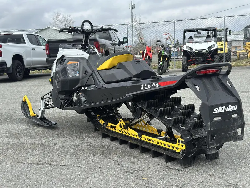 2023 Ski-Doo SUMMIT SP 154 850 E-TEC 3.0 E.S. thumbnail 3