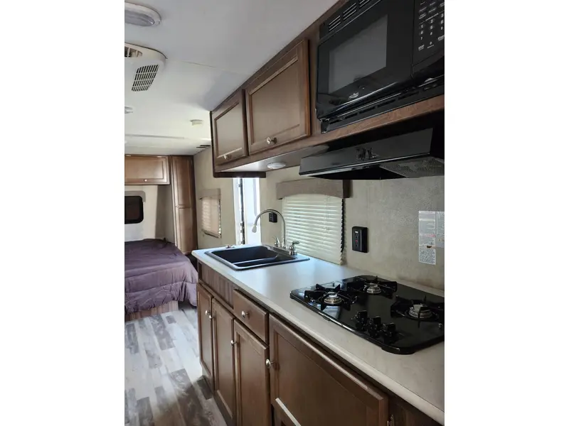 2019 Coachmen VICKING 21 BH thumbnail 4