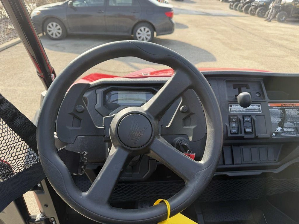 2025 Honda Pioneer 1000 Deluxe alt