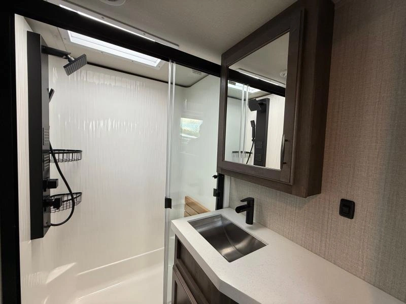 Grand Design Solitude 378mbs 2022 alt