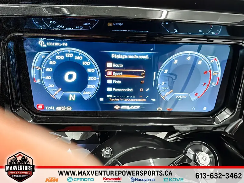 2025 Harley-Davidson ROAD GLIDE CVO ST thumbnail 10
