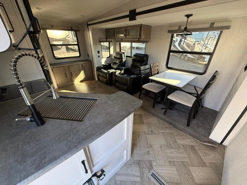 2021 Palomino Puma 257ress alt