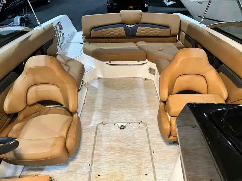 2024 Four Winns HD5 MERCRUISER 6.2L / BRAVO 3