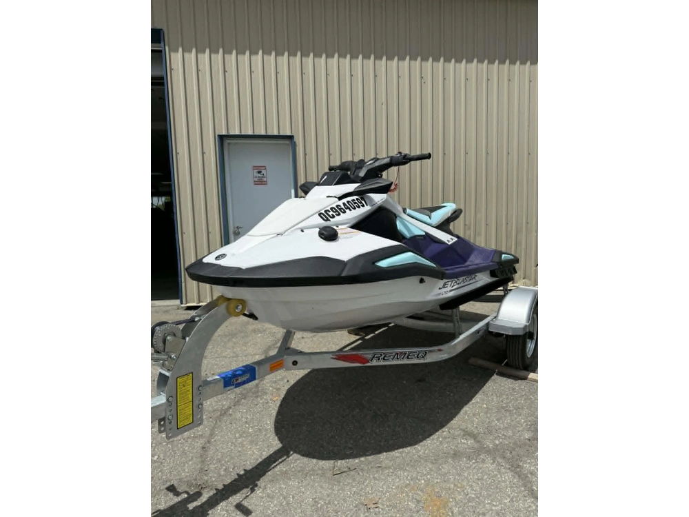 Yamaha Jetblaster Ltd 3-up 2025 alt