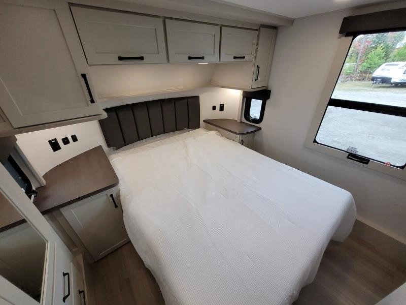 Grand Design Momentum 395ms 2026 alt