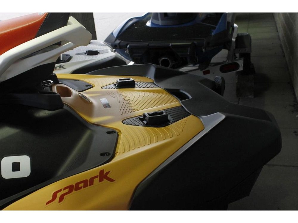 2025 Sea-doo Spark™ For 2 Rotax® 900 Ace™- 90 Conv With Ibr And Audio alt