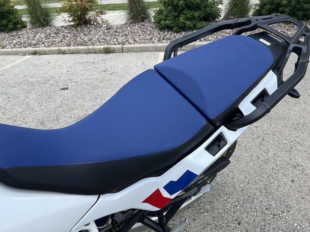 2025 Honda Africa Twin Adventure Sports Es alt