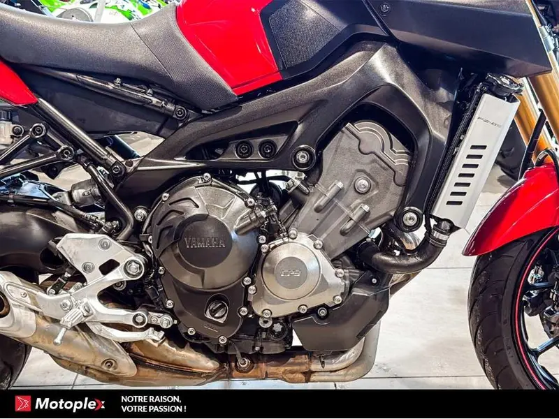 2014 Yamaha FZ09 thumbnail 4