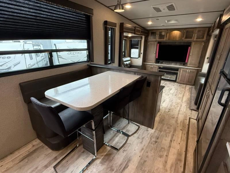 2019 Keystone Rv Sprinter 3530fwden alt