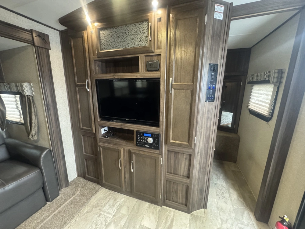 2017 Coachmen Apex 276 Bhss alt
