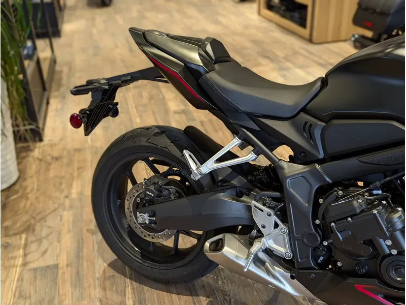 2024 Honda CBR650R // Matte Gunpowder Black Metallic thumbnail 10