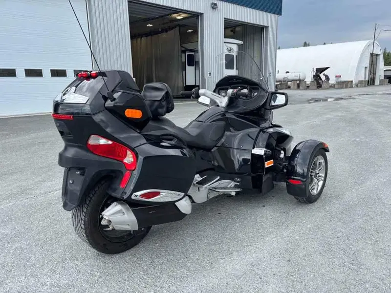 2010 Can-Am Spyder limited thumbnail 4