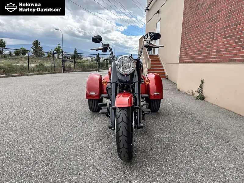 2025 Harley-Davidson FLRT - Freewheeler® thumbnail 2