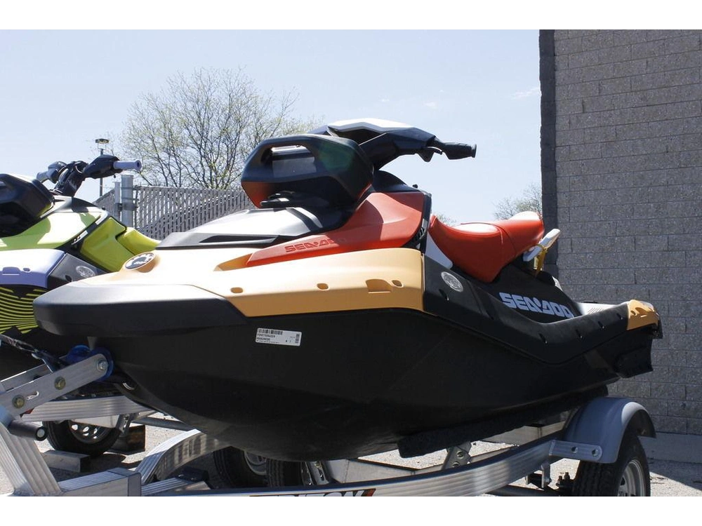 2026 Sea-doo Spark™ For 3 Rotax® 900 Ace™ - 90 Conv With Ibr And Audio alt