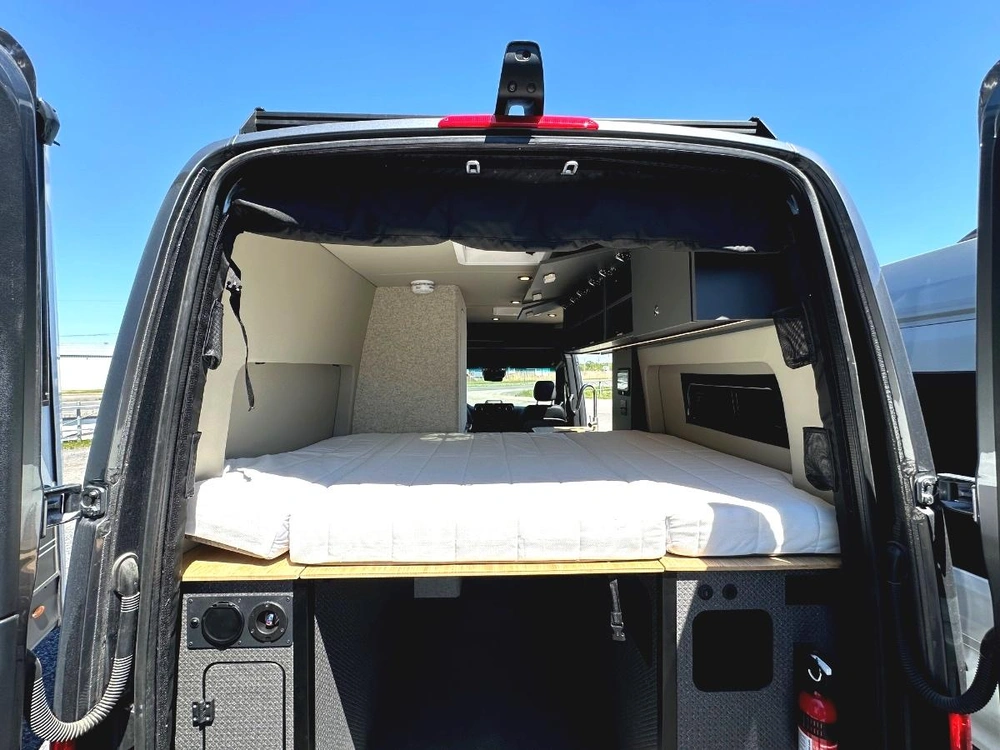 2027 Uwagen Série 4 Overland alt