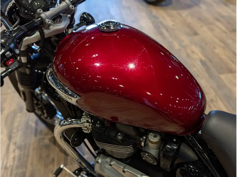 2023 Triumph Bonneville Speedmaster // Cordovan Red thumbnail 9