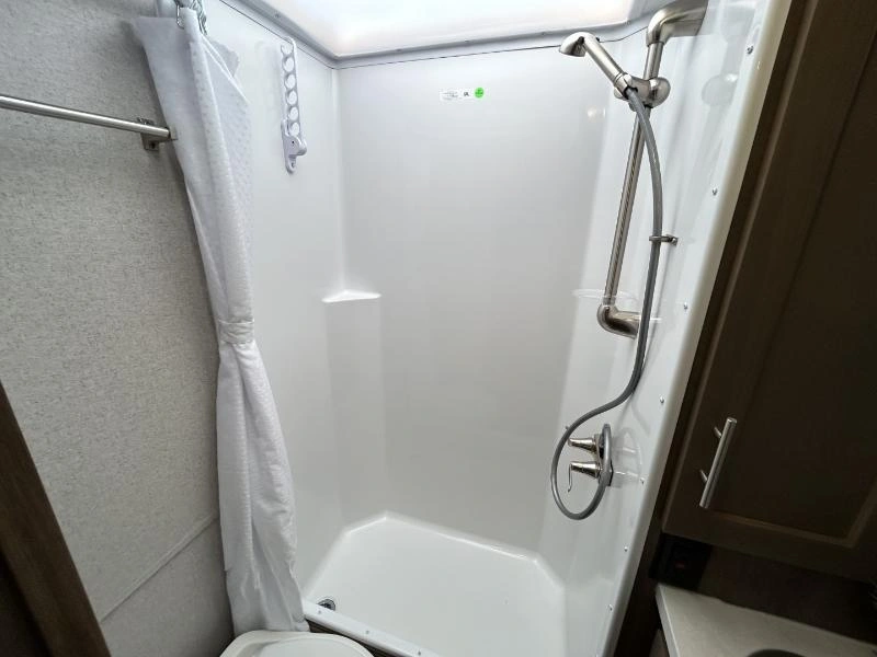 2024 Adventurer Adventurer 910db alt