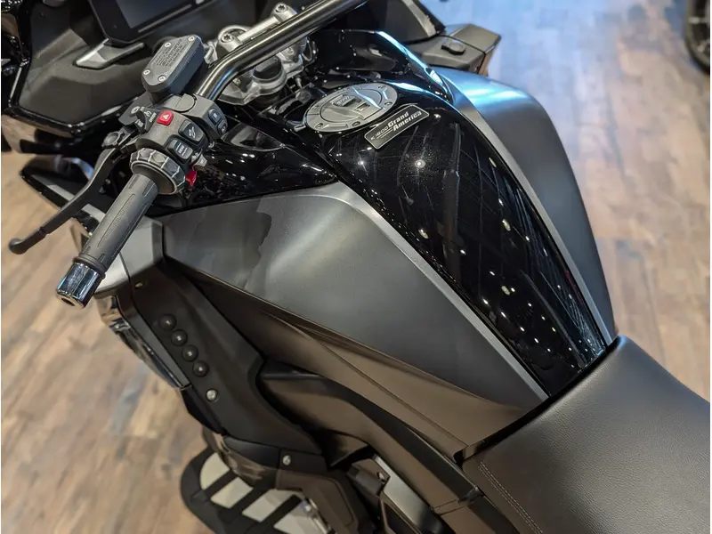 2026 BMW K 1600 Grand America // Mineral Grey Metallic Matte thumbnail 9