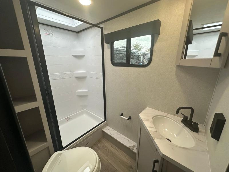 Jayco Jay Feather 16db 2027 alt