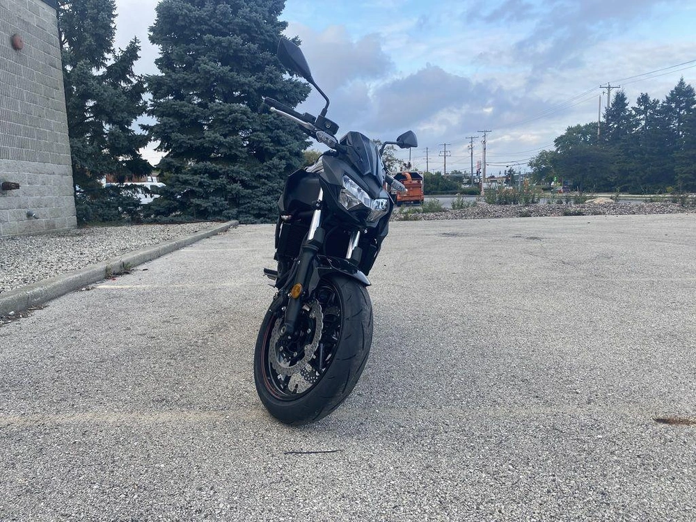 2025 Kawasaki Z650 alt