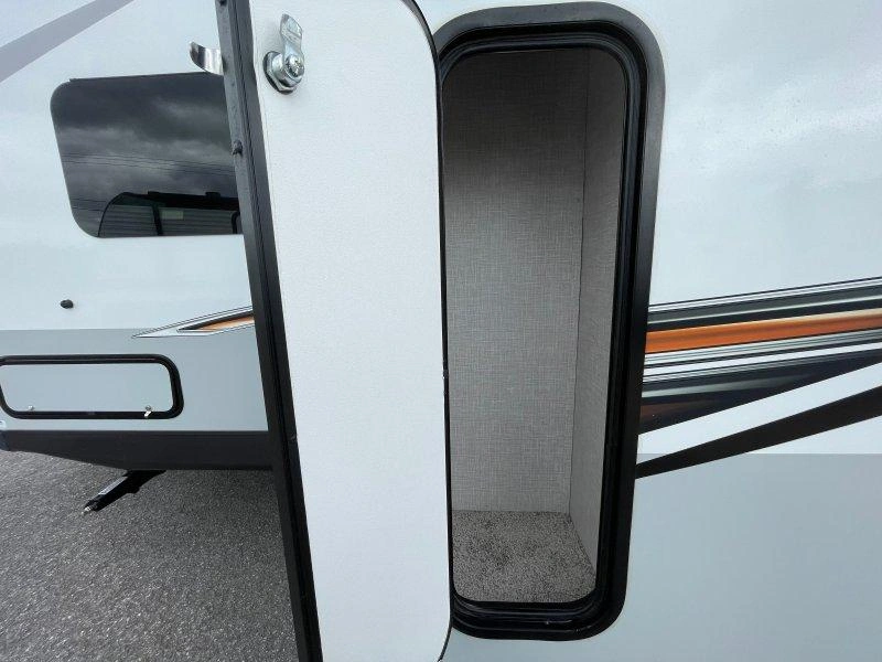 Forest River Rockwood Mini Lite 2204s 2022 alt