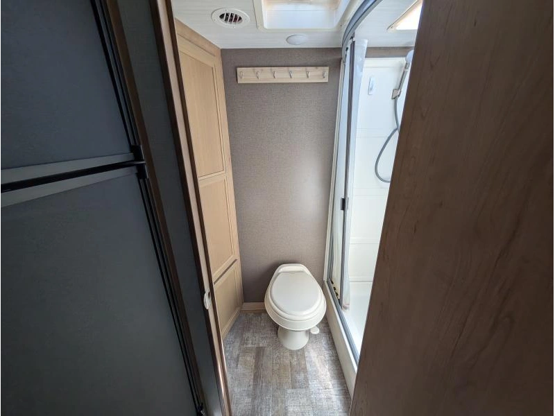 Winnebago Micro Minnie 2108fbs 2020 alt