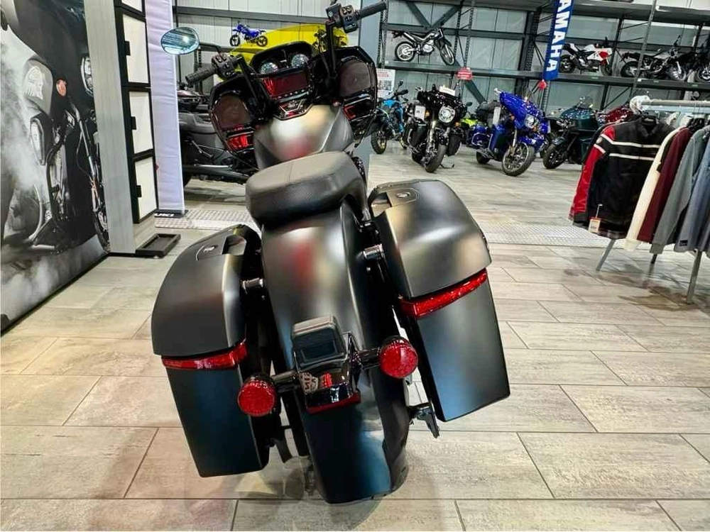 Indian Motorcycle Challenger Dark Horse + 112 & Audio Package 2026 alt
